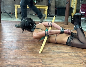 DME000120_HogtiePumpsGag